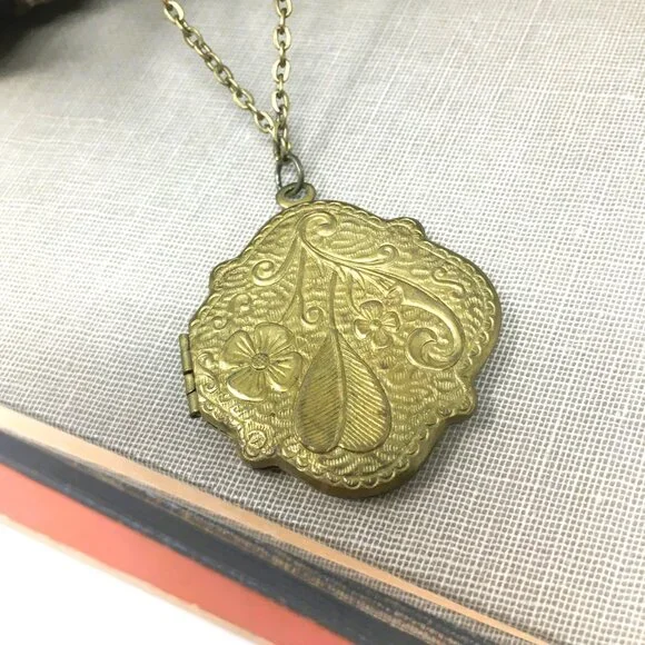 Vintage Hexagonal Ornate Floral Embossed Brass Locket Choker Necklace - Picture 2 of 16